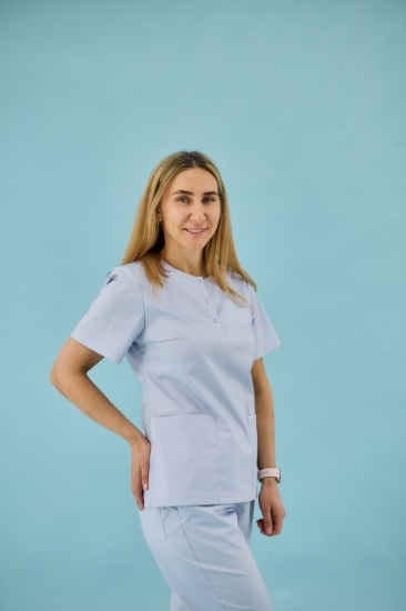  Зображення Медичний жіночий топ "Неллі" із стрейч-котону. Колір Блакитно-пастельний 